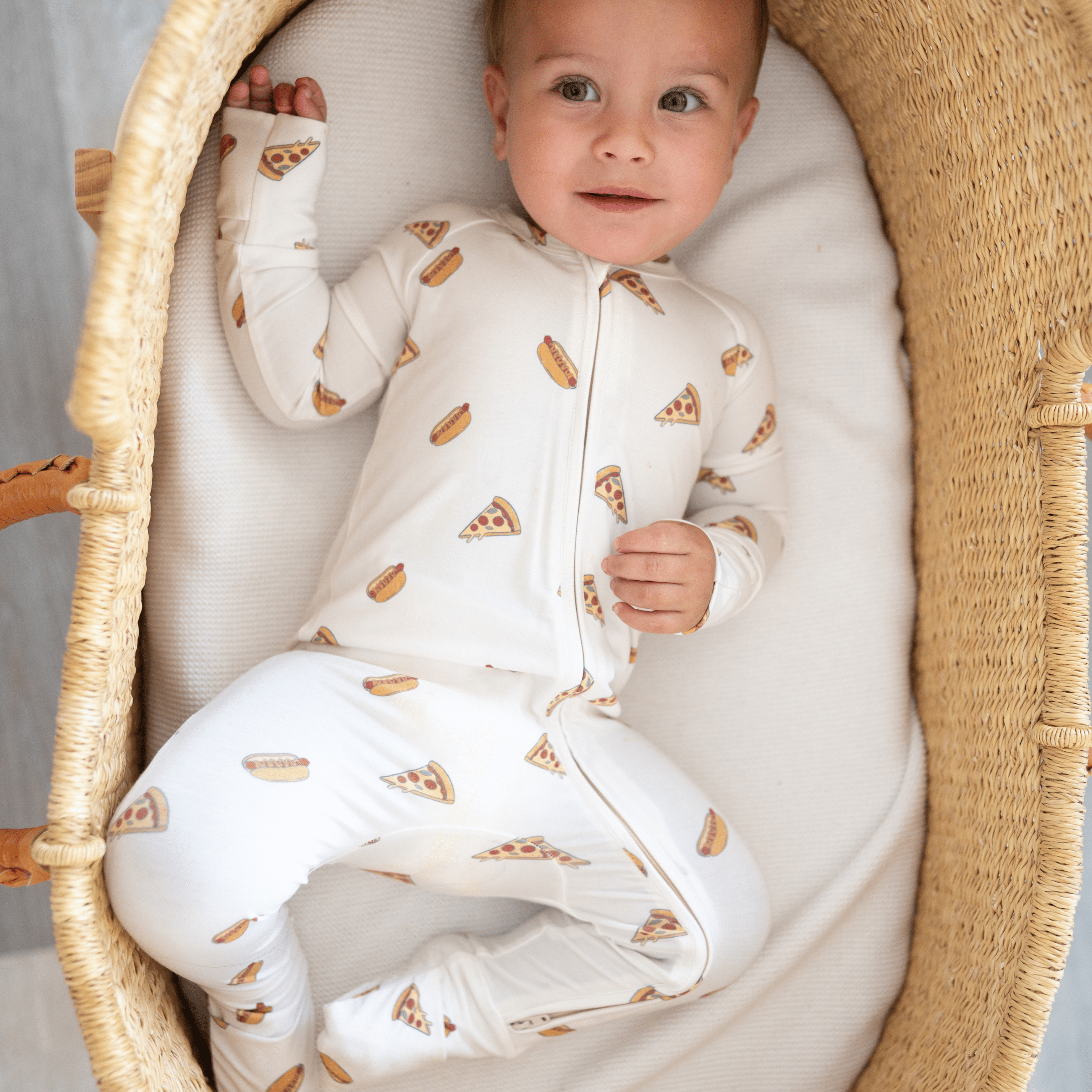 ベビージー Bamboo Baby Romper | Pizza and Hot Dog Convertible Zip PJs – bug +