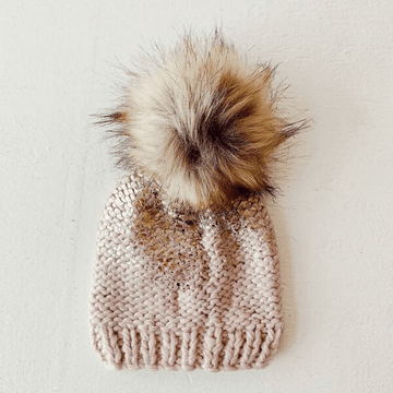the blueberry hill pearl metallic hat with fur pom, blush/gold